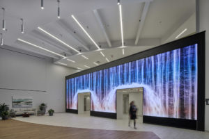 SVPA ITA 0230 250211 LobbyMediaWall People